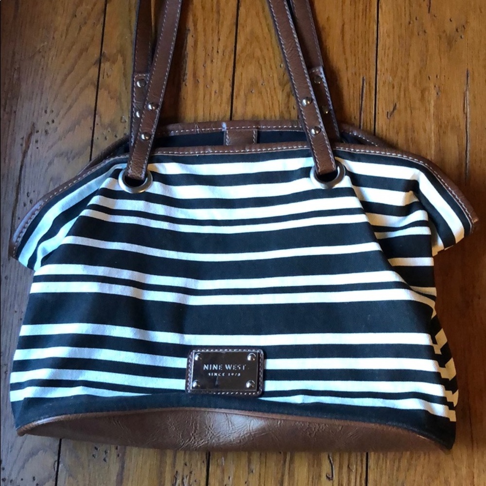 Nine West B&W striped 👜